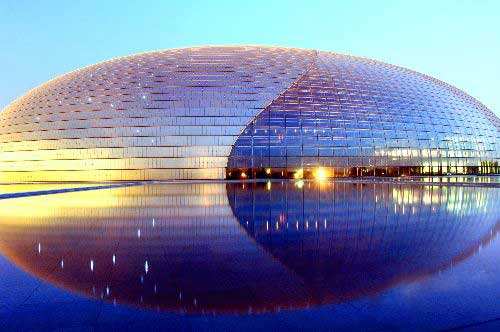 大多數(shù)國家仍普遍采用壽命達30-50年的鑄鐵井蓋。